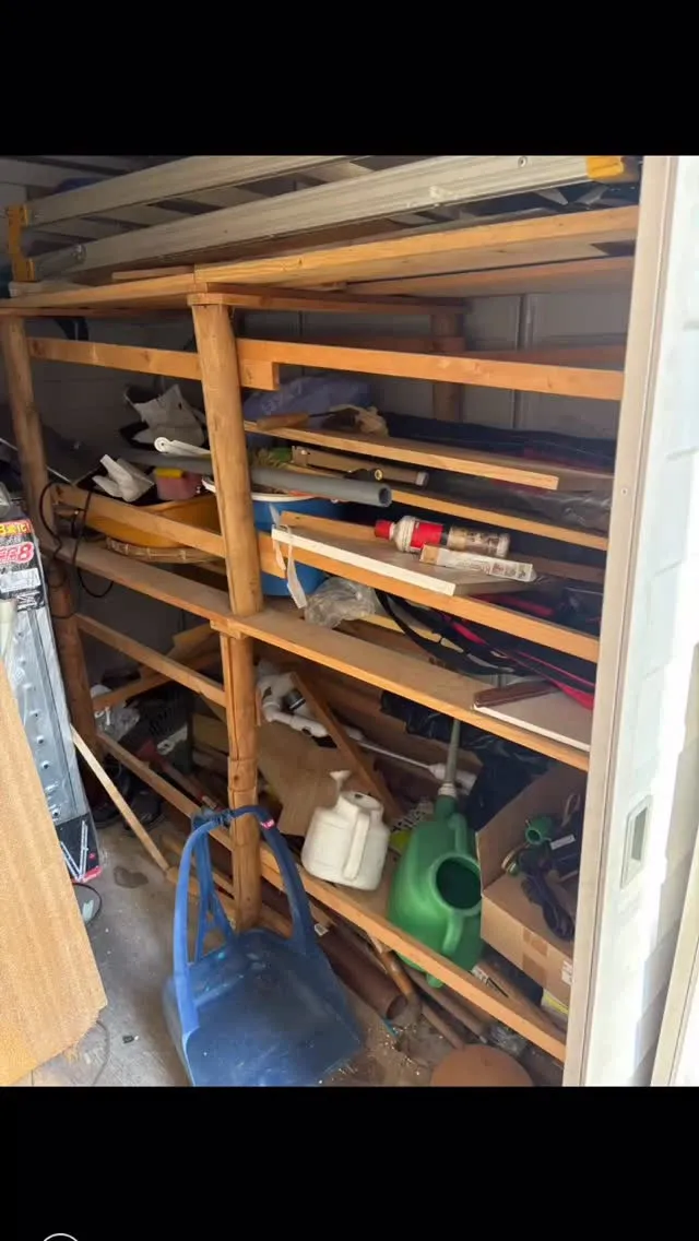 今回は、物置の中の全ての物、犬小屋、コンクリートブロック、鉢...