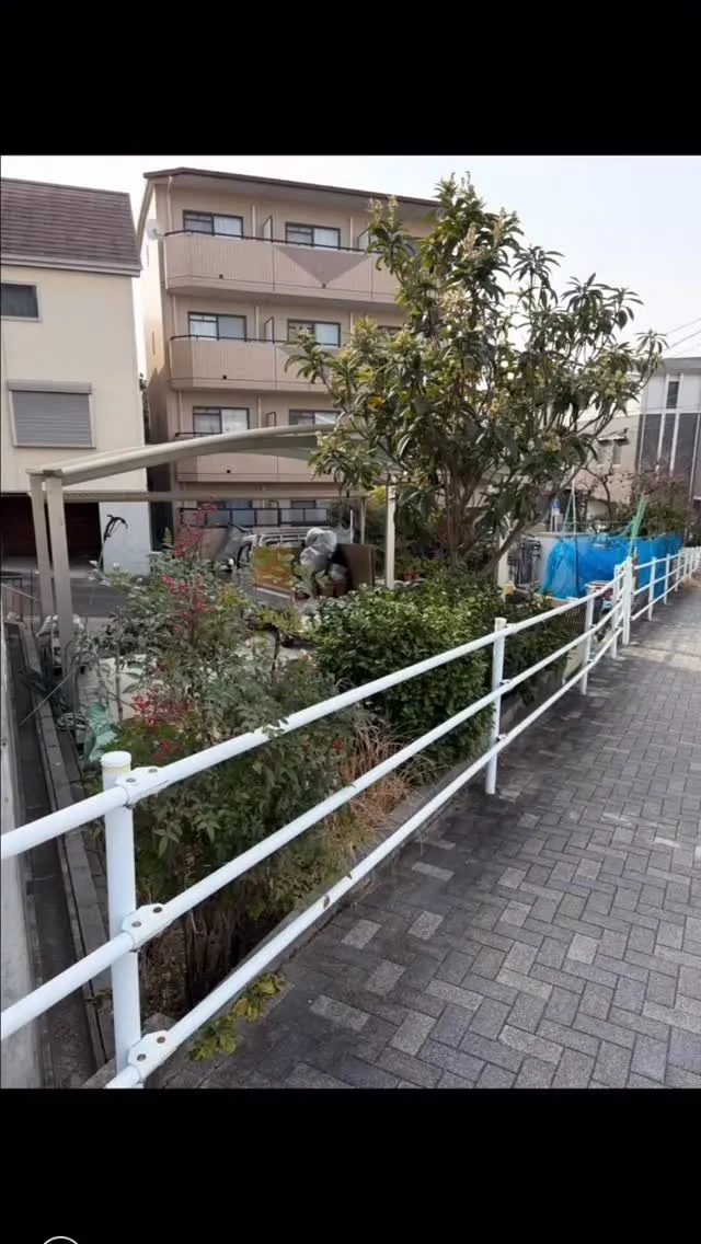 今回はお客様のご実家の車庫と家庭菜園の不用品回収、