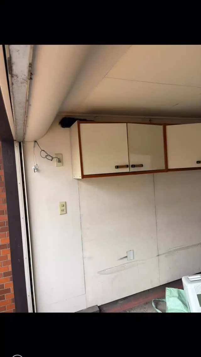 今回は、雨が土砂降りの日に常連のお客様の車庫の中のお掃除をさ...